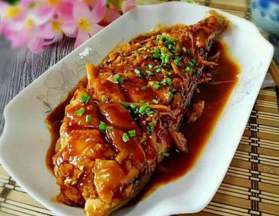 除夕年夜饭吃鱼的寓意是什么 过年的时候吃鱼的吉祥寓意