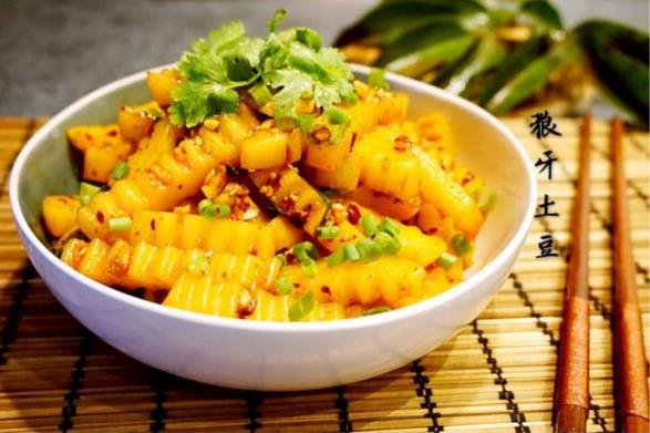 土豆的营养价值及功效与作用 土豆家常做法大全及吃土豆注意事项